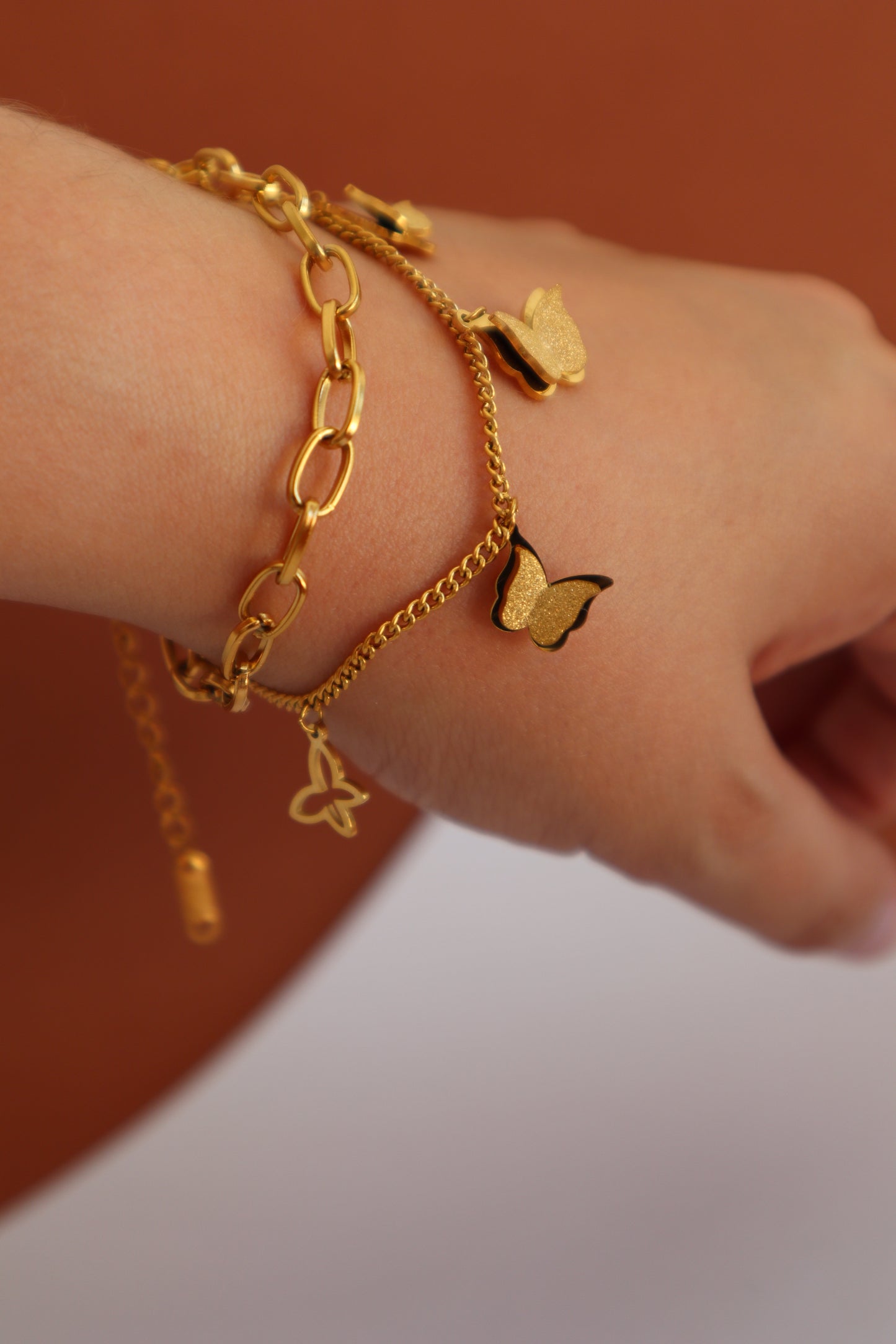 Pulseira com pendentes borboleta