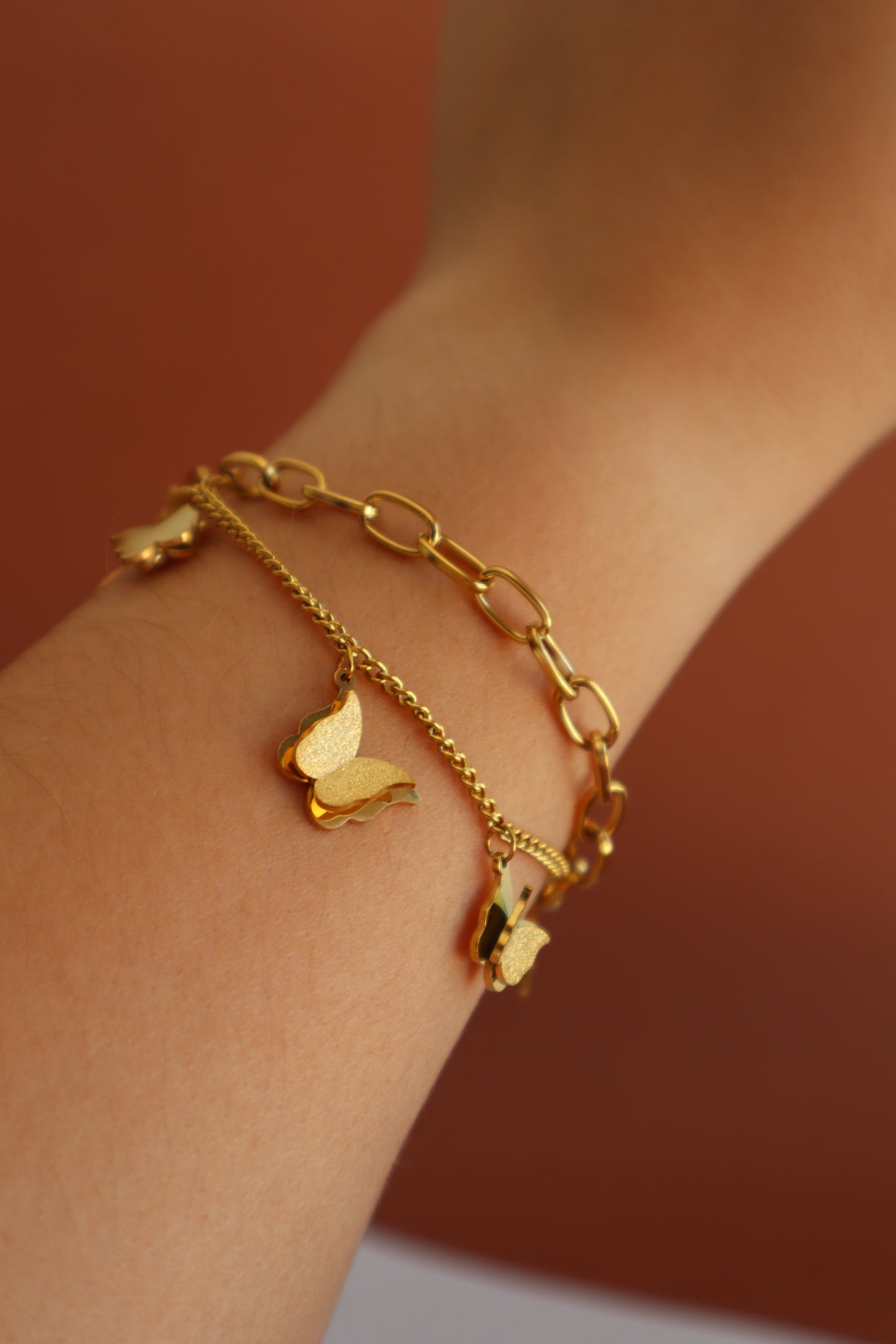Pulseira com pendentes borboleta