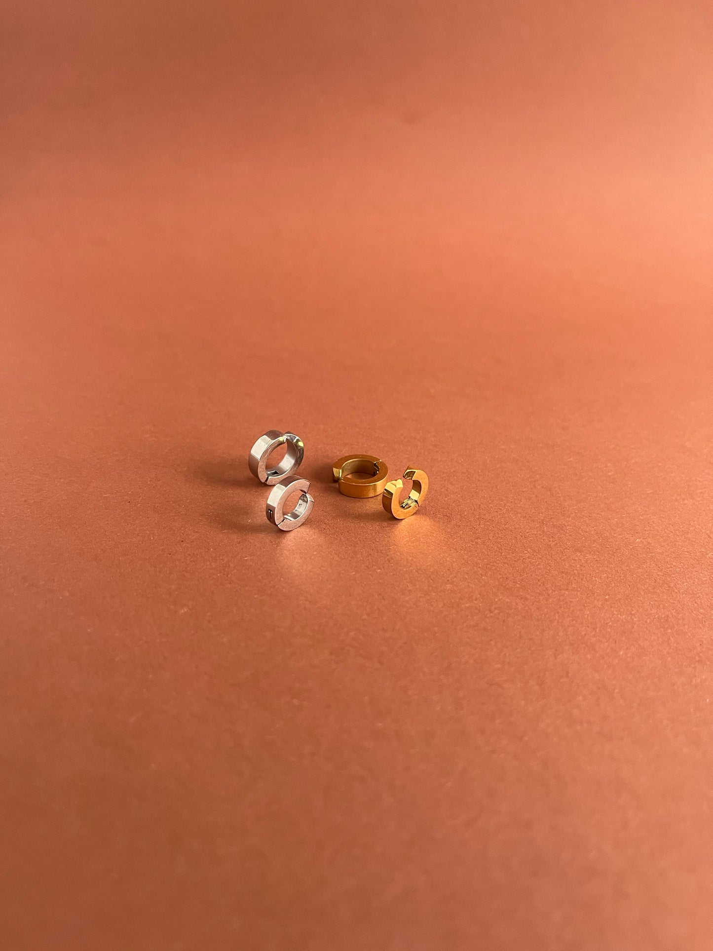 Piercing ear cuff