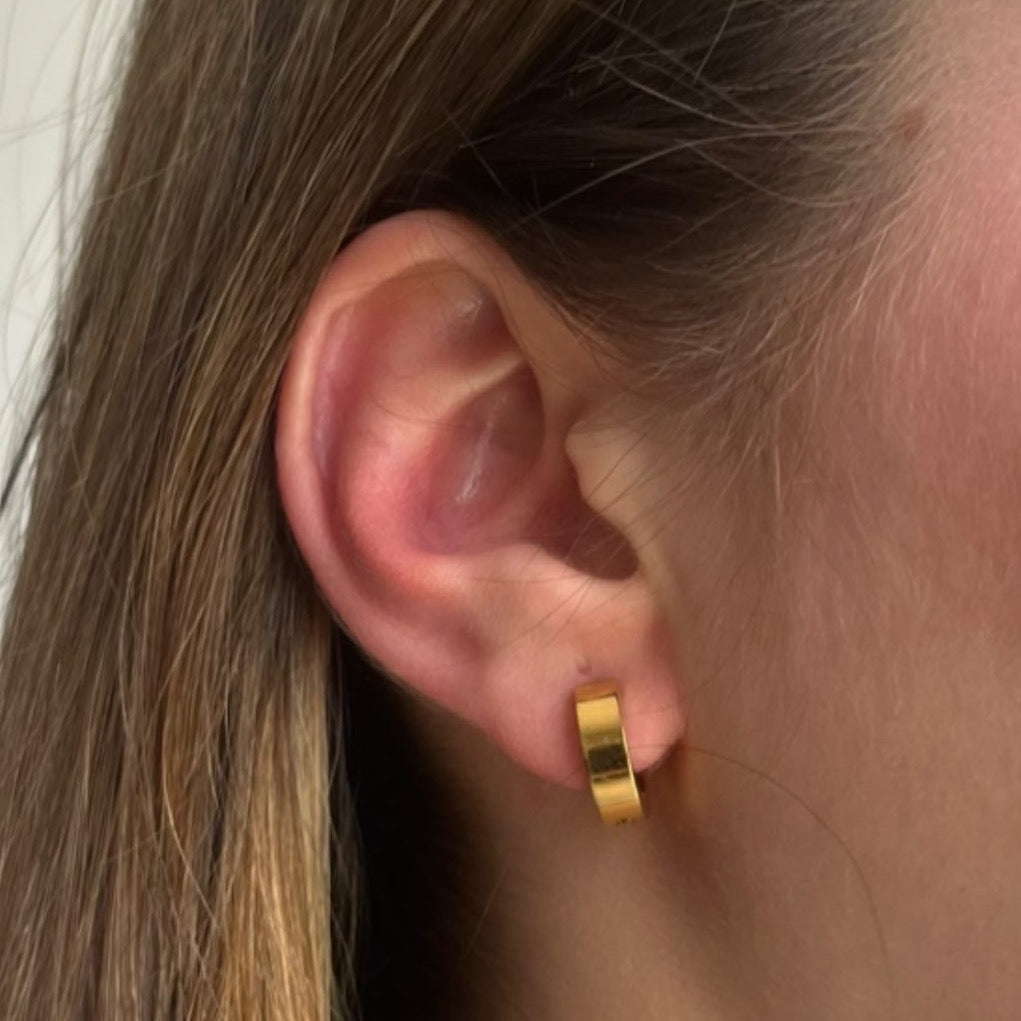 Piercing ear cuff