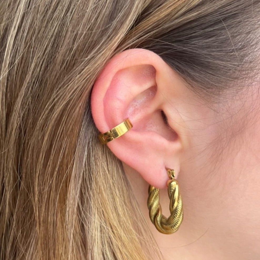 Piercing ear cuff