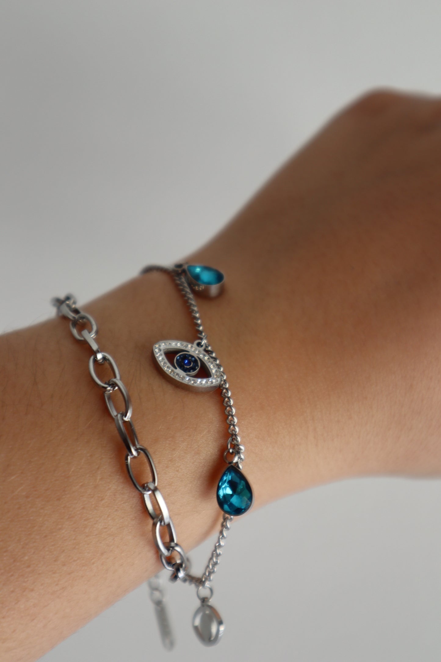 Pulseira dupla com cristais e olho