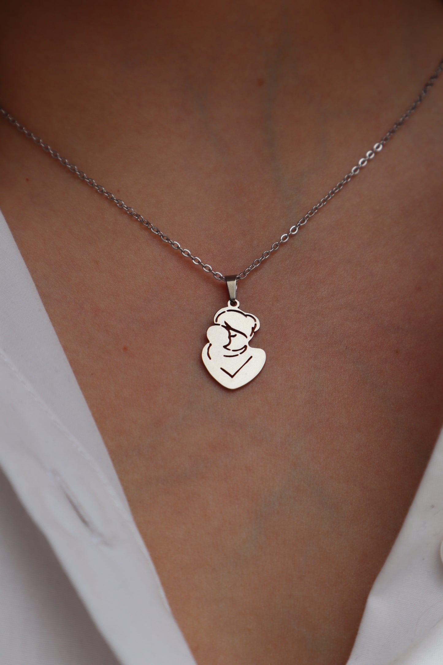 Colar com mãe e bebé