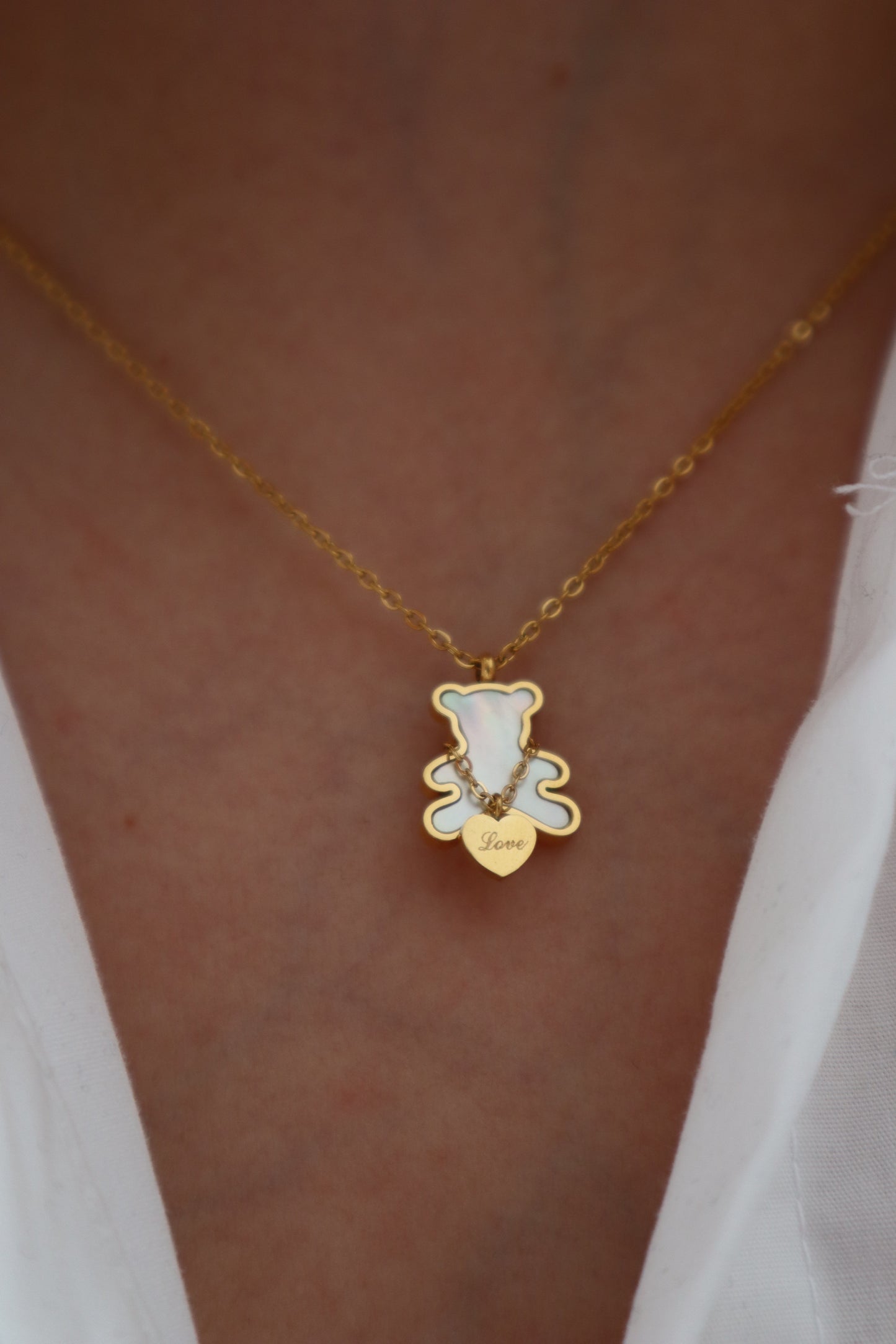 Colar com pendente de urso