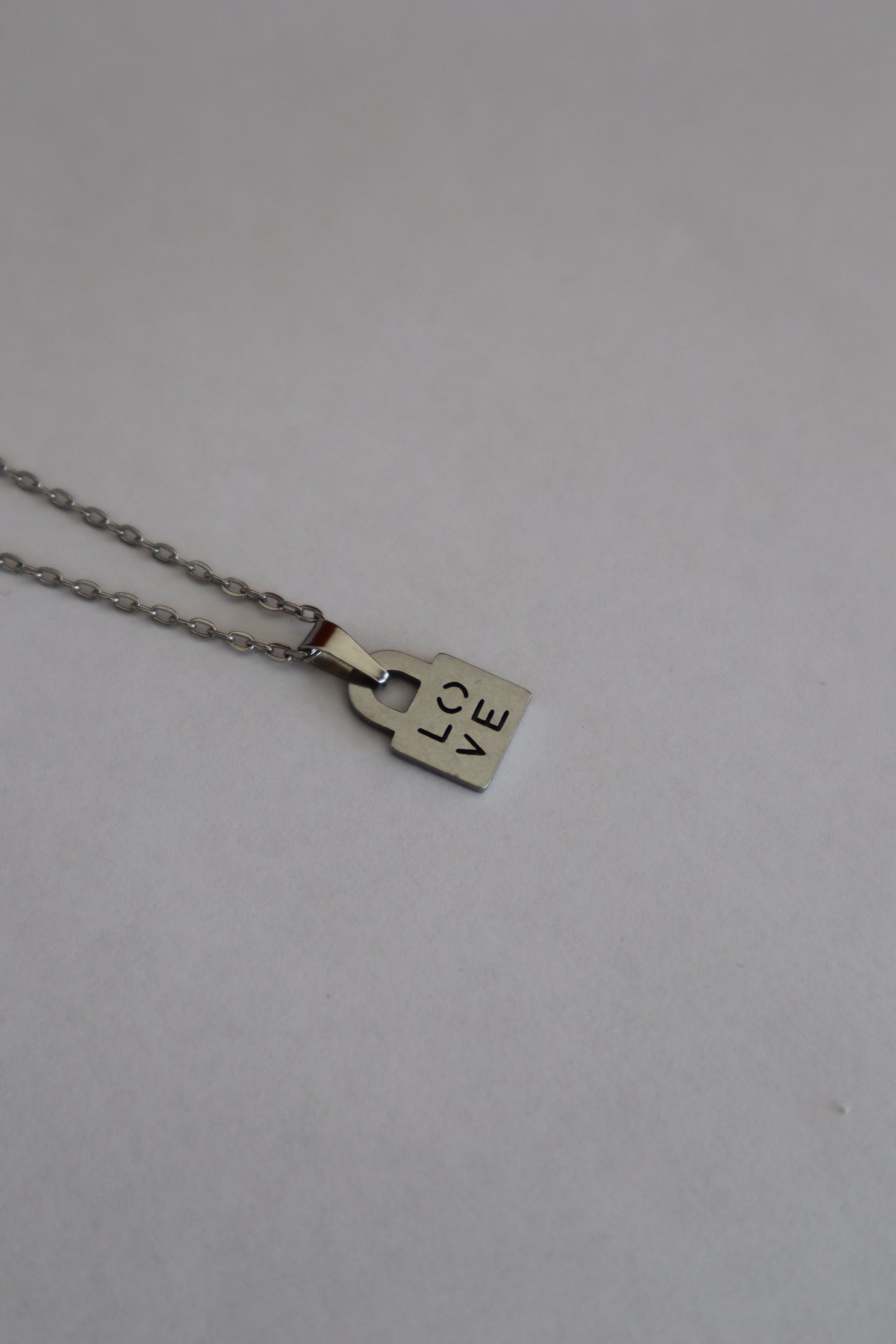 Colar com cadeado do amor