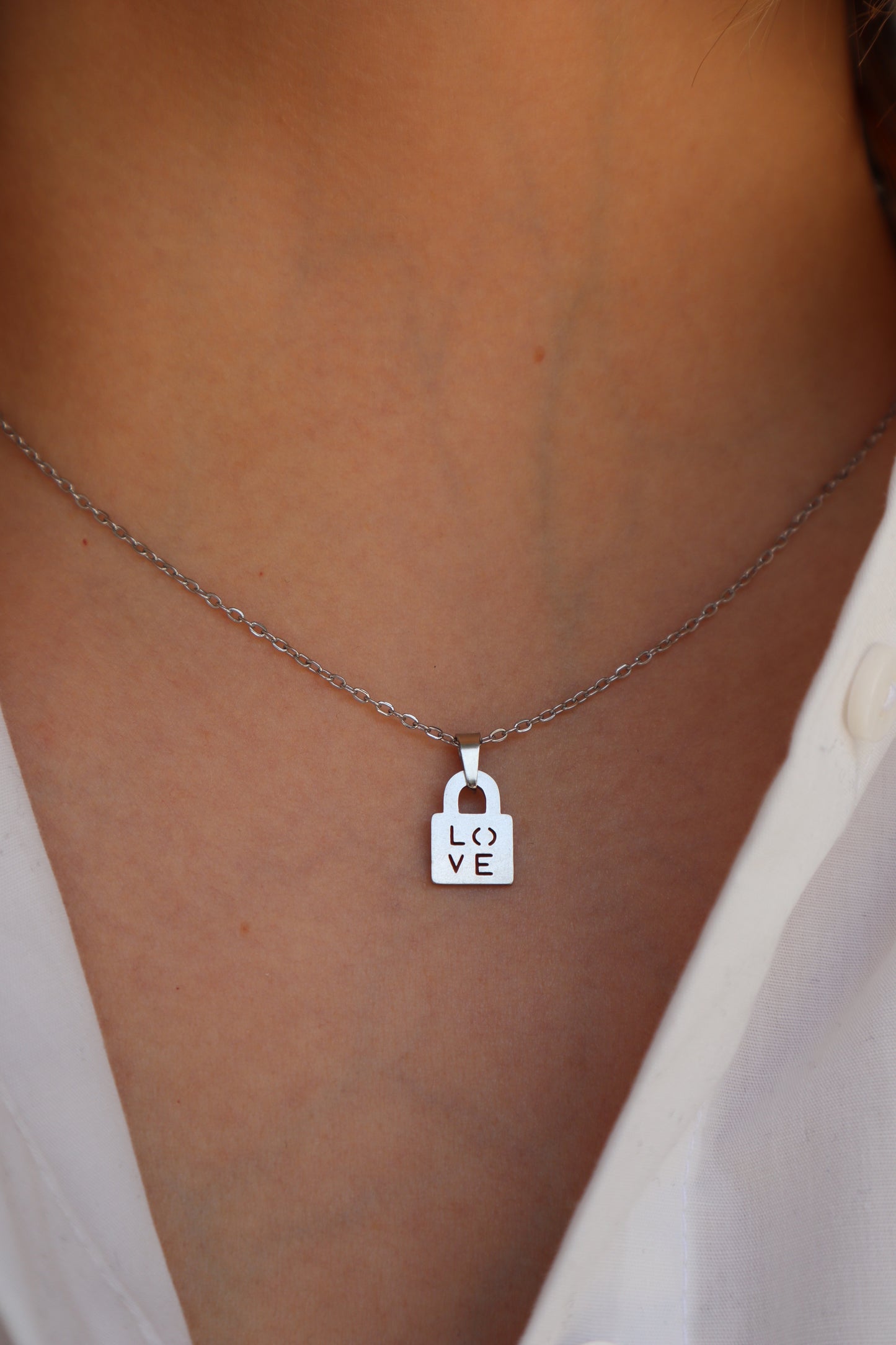 Colar com cadeado do amor