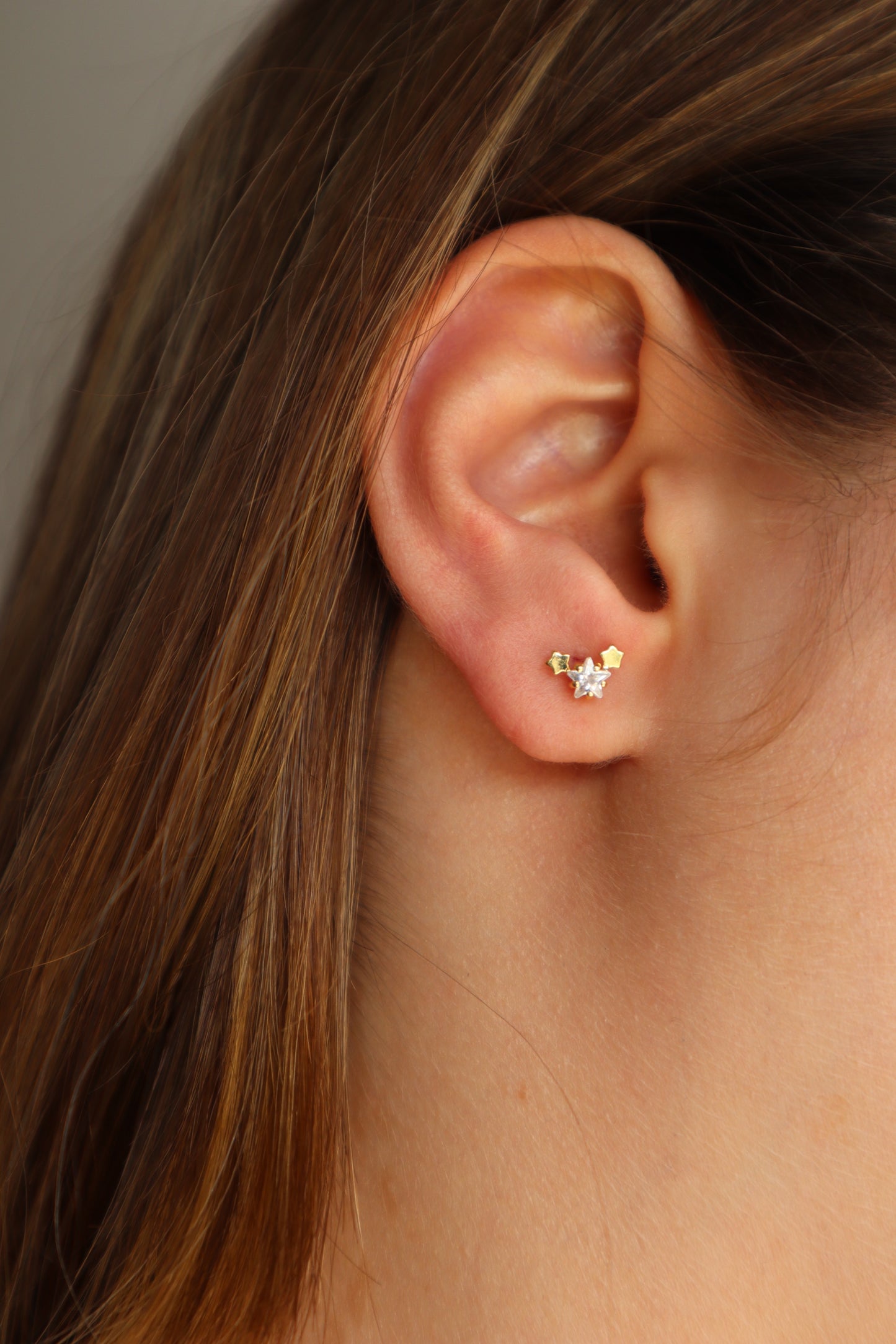 Piercing com várias estrelas