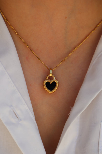 Colar com coração pérola preto ou branco