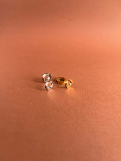 Piercing ear cuff