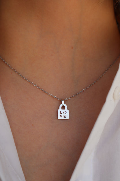 Colar com cadeado do amor