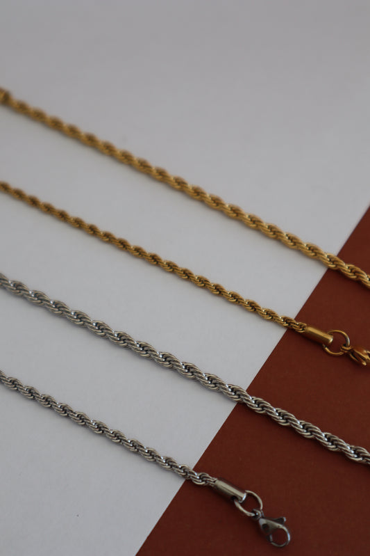 Pulseira com fio entrelaçado