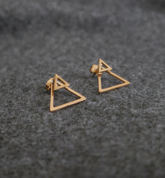Brincos triangulares